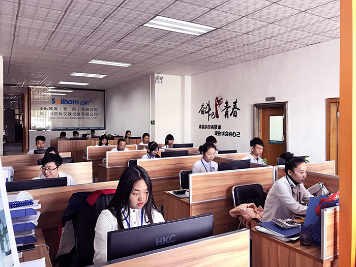 正航儀器辦公環境一角